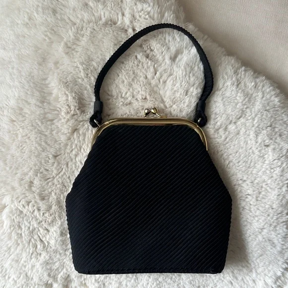 Elegant Vintage Kiss lock Black Handbag - Picture 1 of 4